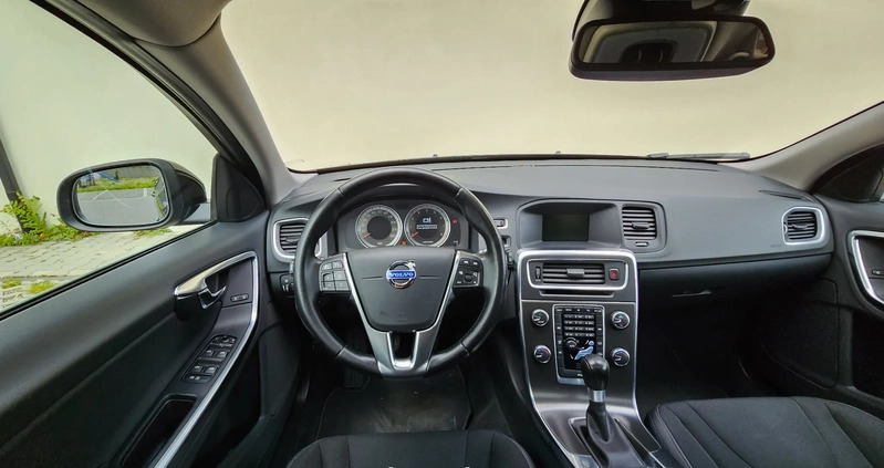 Volvo V60 cena 46900 przebieg: 124000, rok produkcji 2012 z Krzyż Wielkopolski małe 781